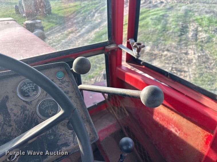 image for item EJ8428 1976 Versatile 850 4WD tractor