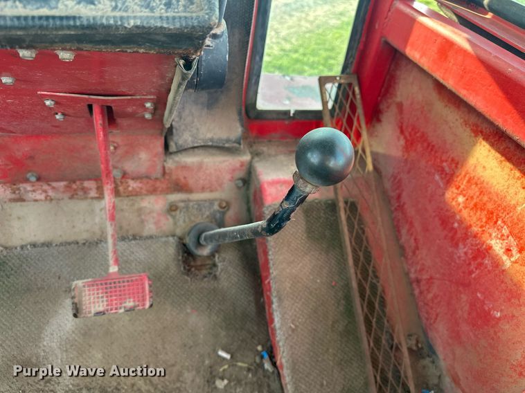 image for item EJ8428 1976 Versatile 850 4WD tractor