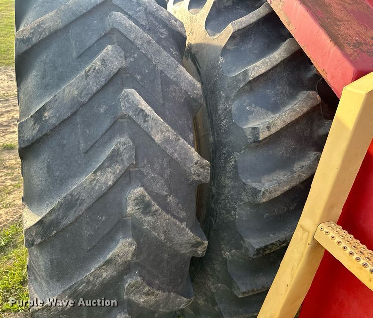 image for item EJ8428 1976 Versatile 850 4WD tractor