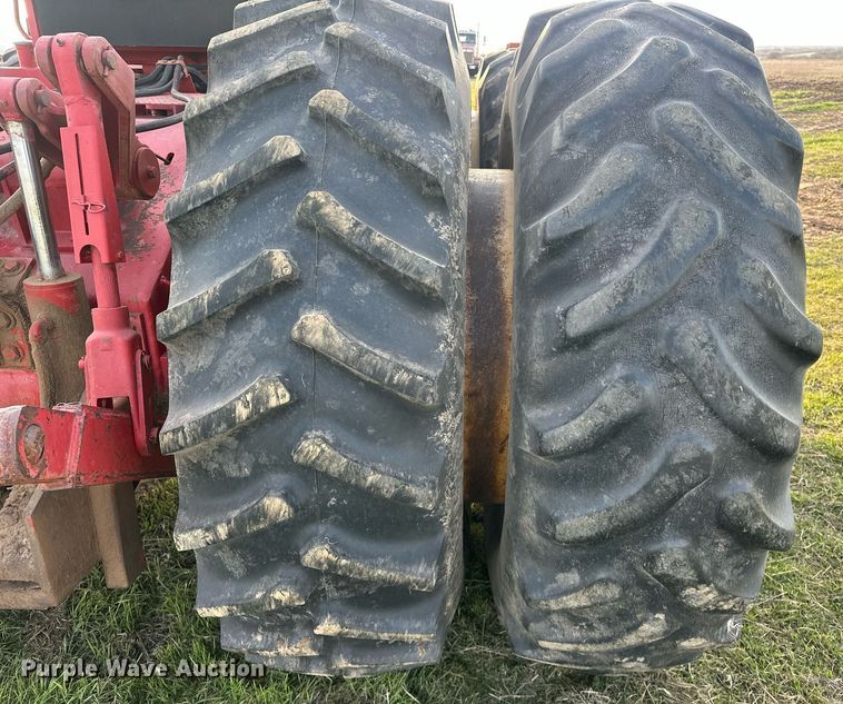 image for item EJ8428 1976 Versatile 850 4WD tractor