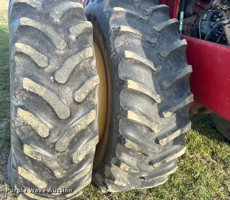 image for item EJ8428 1976 Versatile 850 4WD tractor