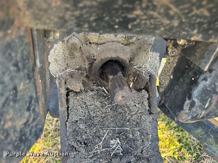 image for item EJ8429 2005 Farm Pro 2420 tractor