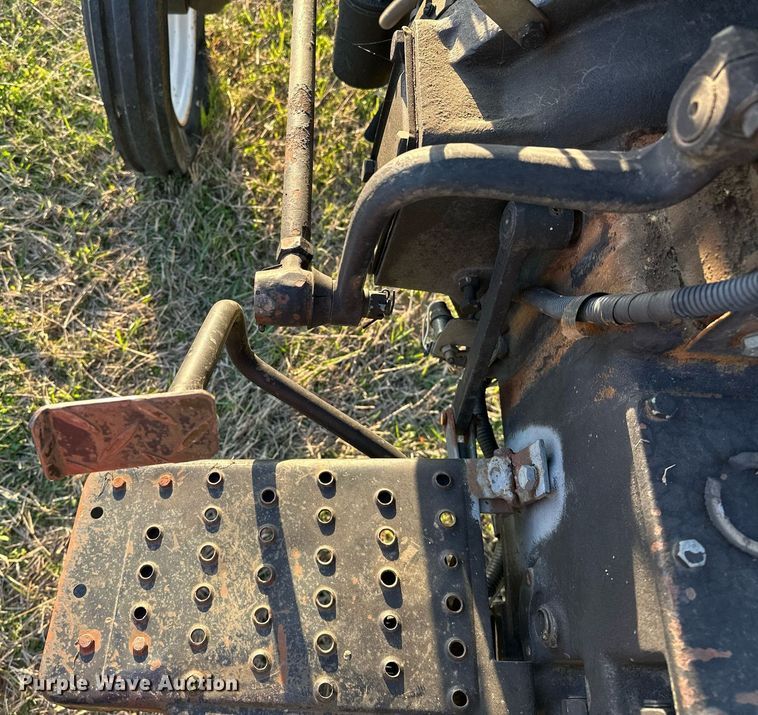 image for item EJ8429 2005 Farm Pro 2420 tractor