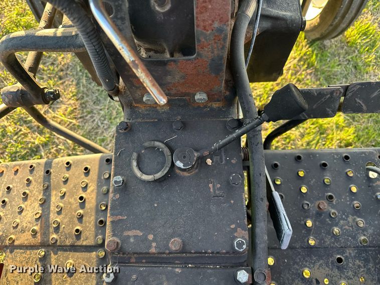 image for item EJ8429 2005 Farm Pro 2420 tractor