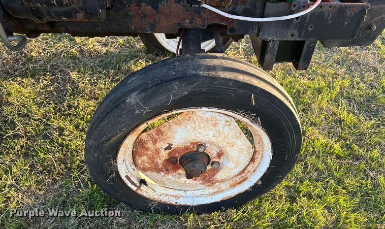 image for item EJ8429 2005 Farm Pro 2420 tractor