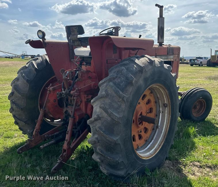image for item EJ8430 1964 International Farmall 856 tractor