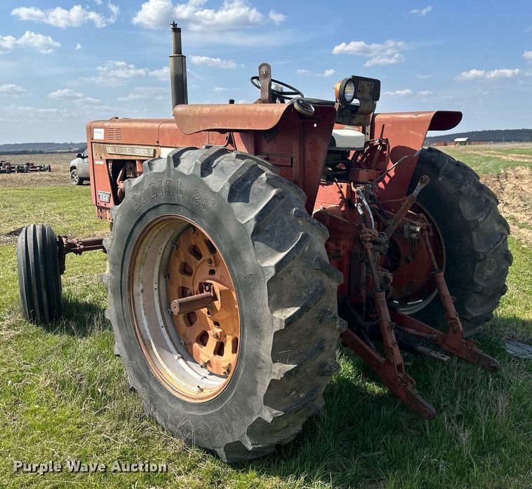 image for item EJ8430 1964 International Farmall 856 tractor
