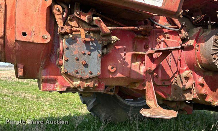 image for item EJ8430 1964 International Farmall 856 tractor