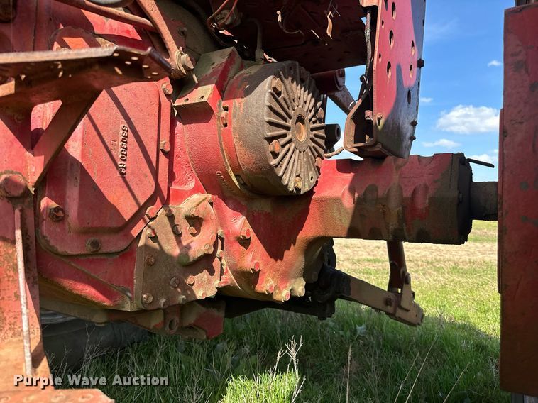 image for item EJ8430 1964 International Farmall 856 tractor