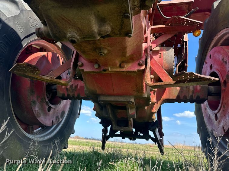 image for item EJ8430 1964 International Farmall 856 tractor