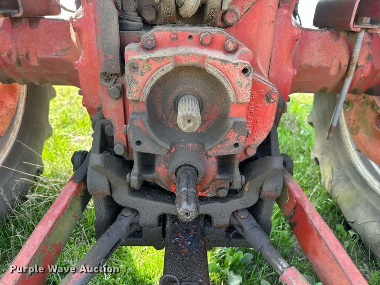 image for item EJ8430 1964 International Farmall 856 tractor