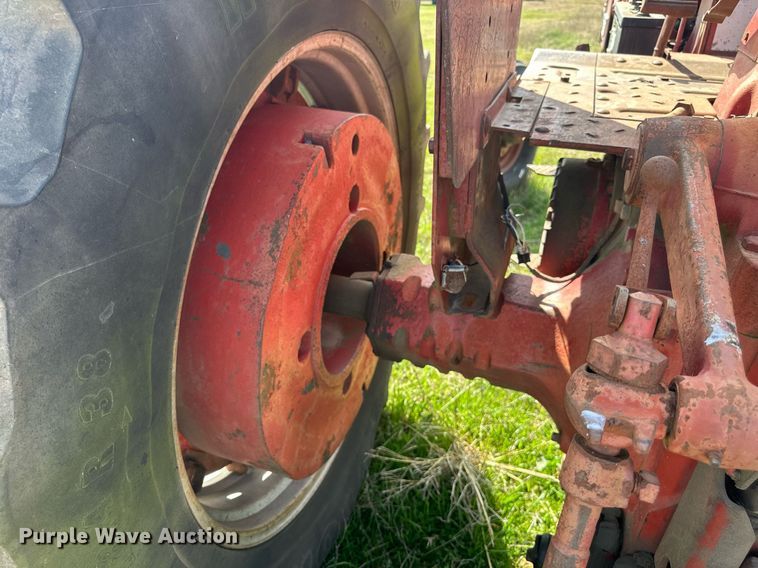 image for item EJ8430 1964 International Farmall 856 tractor