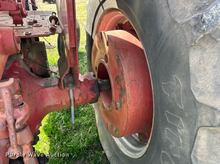 image for item EJ8430 1964 International Farmall 856 tractor