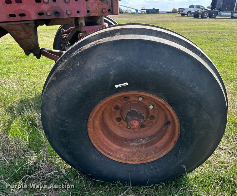 image for item EJ8430 1964 International Farmall 856 tractor