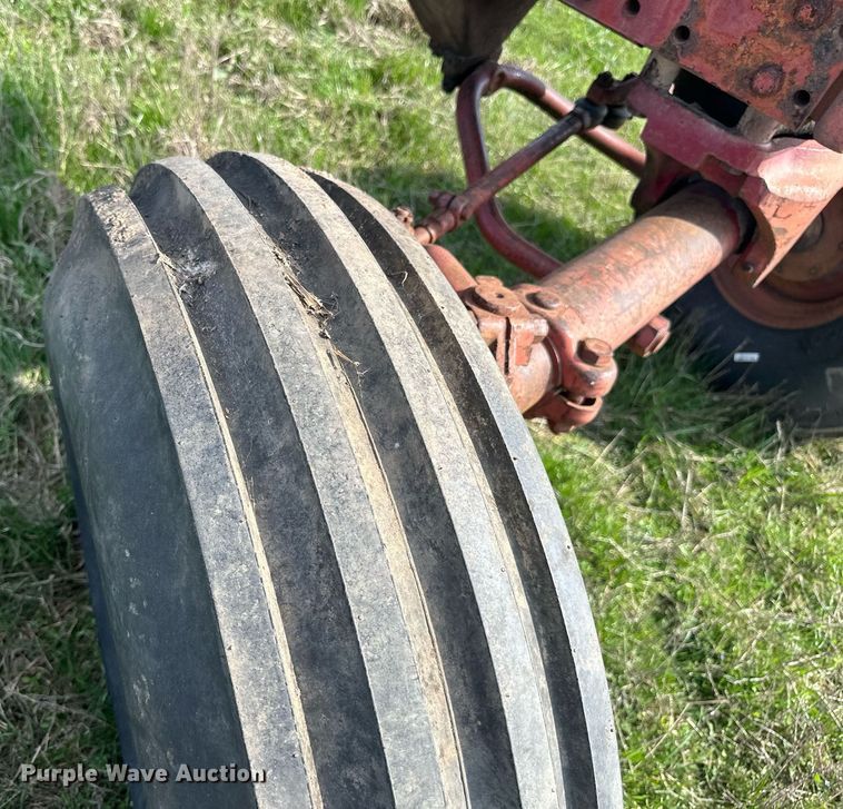 image for item EJ8430 1964 International Farmall 856 tractor