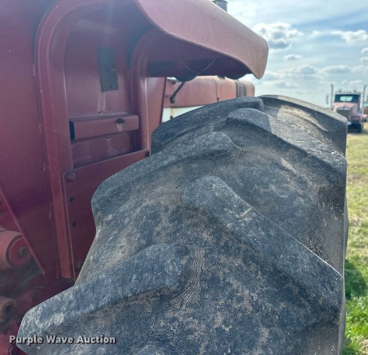 image for item EJ8430 1964 International Farmall 856 tractor