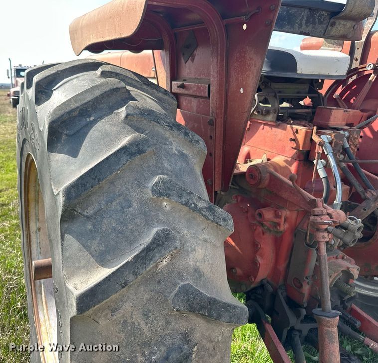 image for item EJ8430 1964 International Farmall 856 tractor