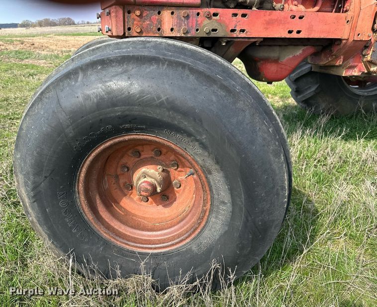 image for item EJ8430 1964 International Farmall 856 tractor