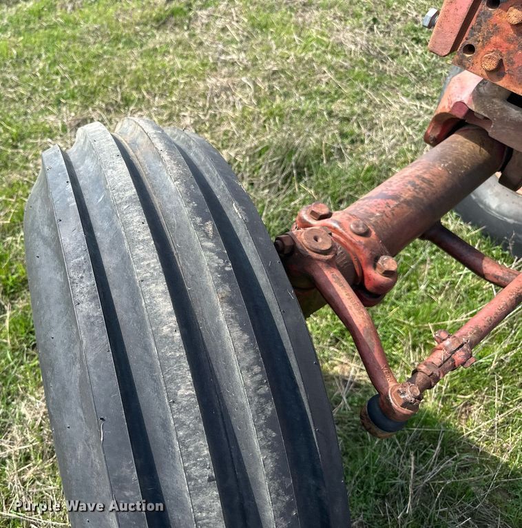 image for item EJ8430 1964 International Farmall 856 tractor