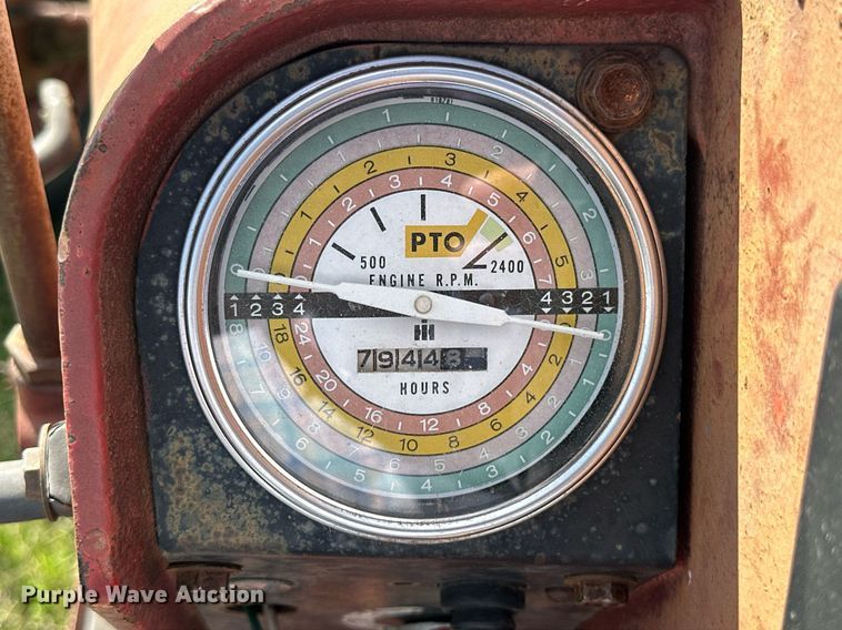 image for item EJ8430 1964 International Farmall 856 tractor