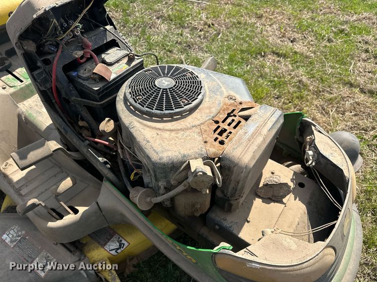 image for item EJ8441 (2) John Deere lawn mowers