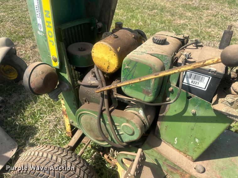 image for item EJ8441 (2) John Deere lawn mowers