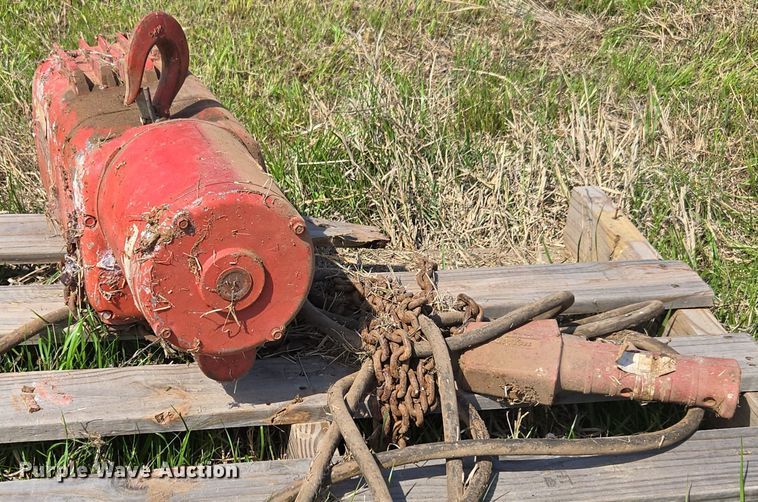 image for item EJ8442 Dayton hoist