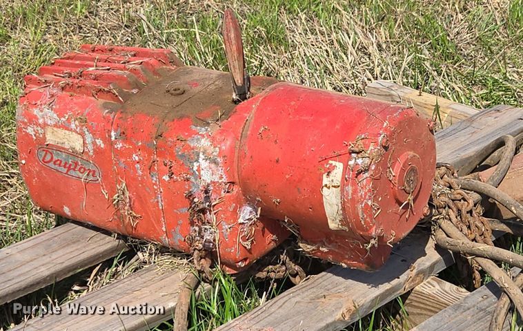 image for item EJ8442 Dayton hoist