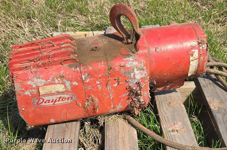 image for item EJ8442 Dayton hoist