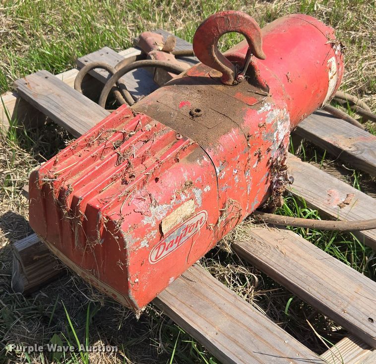 image for item EJ8442 Dayton hoist