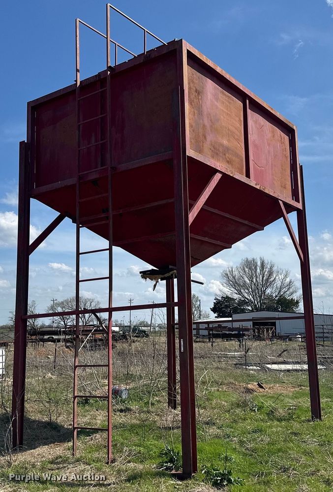 image for item EJ8444 Bulk feed bin