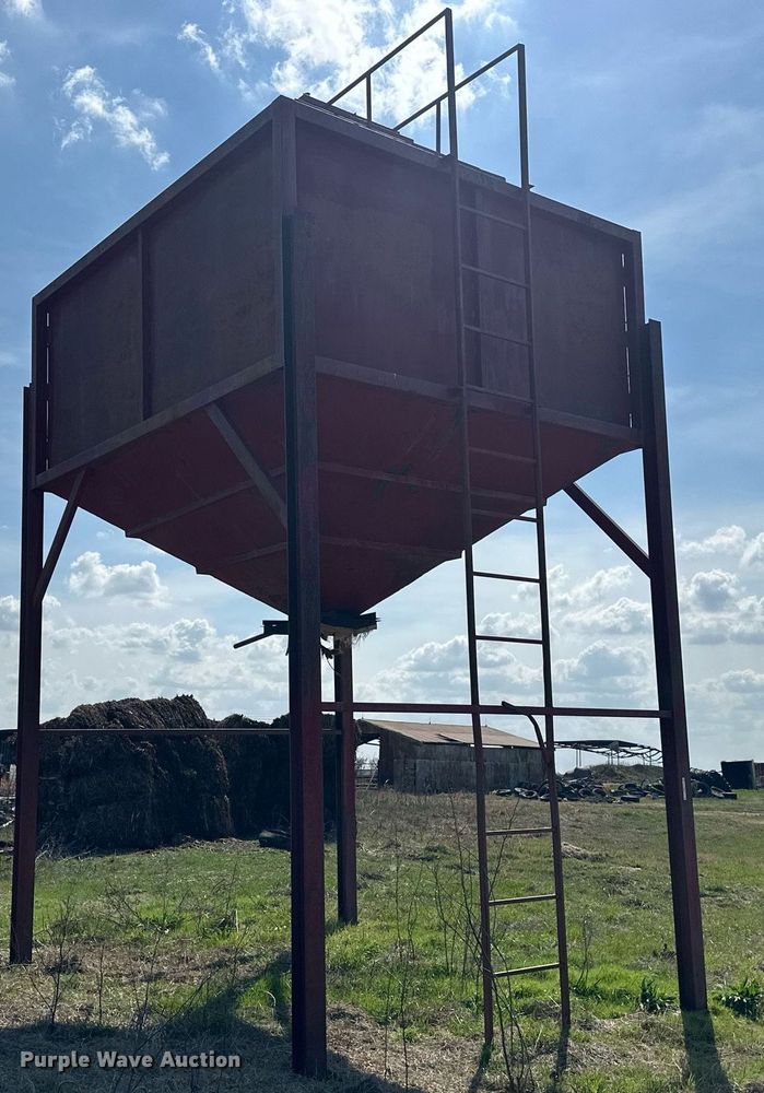 image for item EJ8444 Bulk feed bin