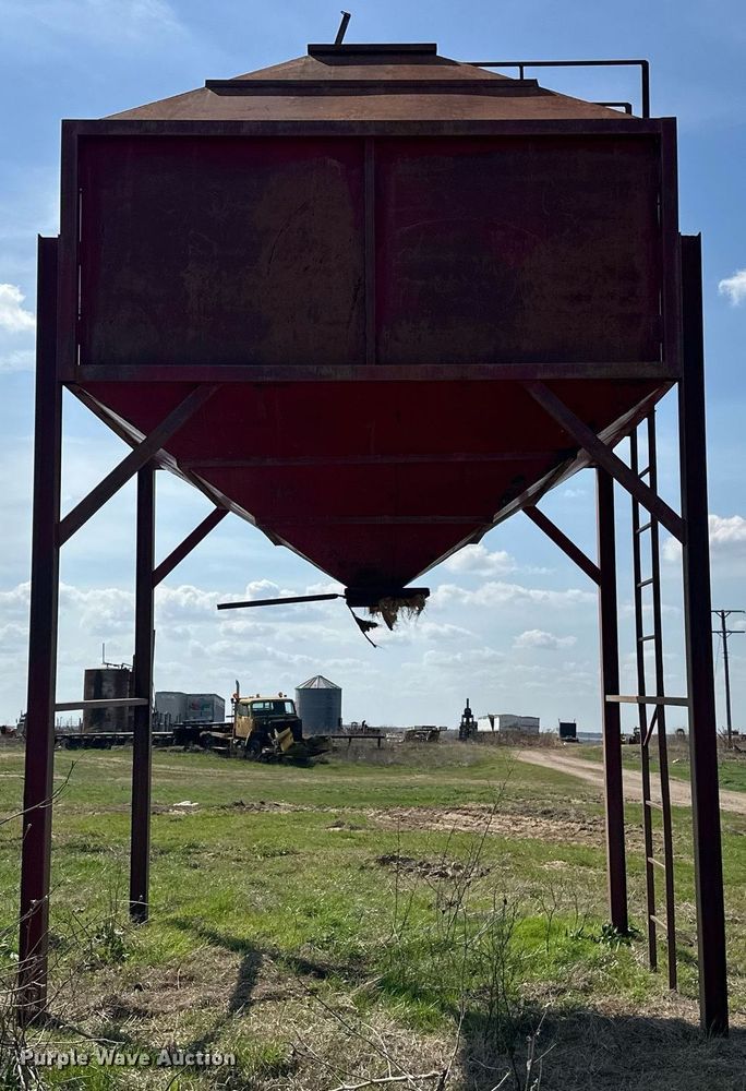 image for item EJ8444 Bulk feed bin