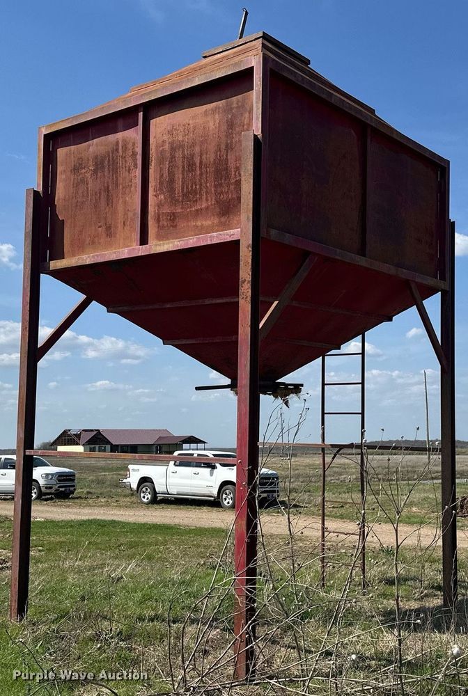 image for item EJ8444 Bulk feed bin