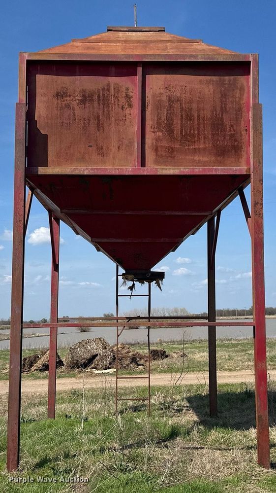 image for item EJ8444 Bulk feed bin