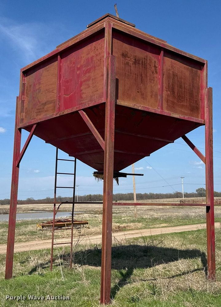 image for item EJ8444 Bulk feed bin