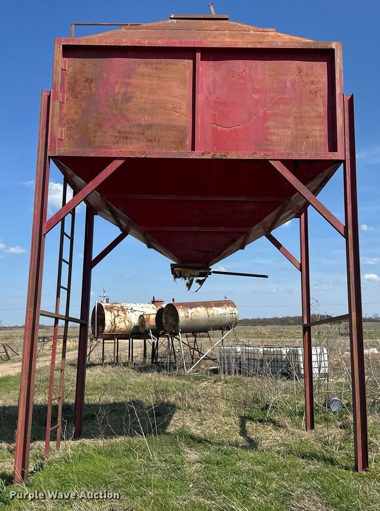 image for item EJ8444 Bulk feed bin