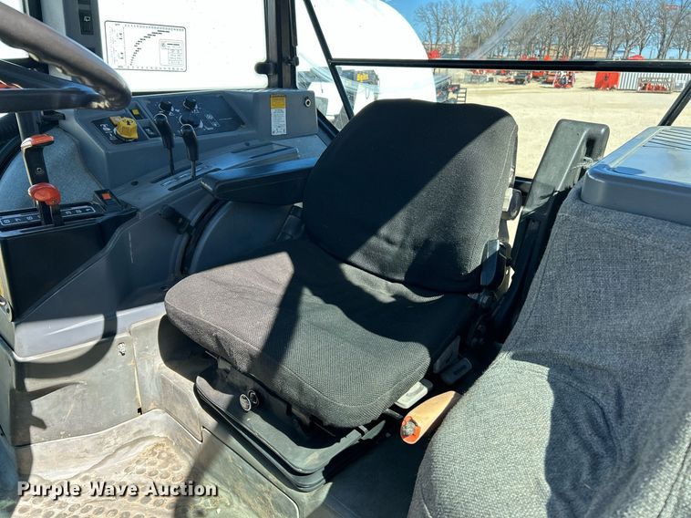 image for item EK2756 Ford 7740 Powerstar SLE MFWD tractor