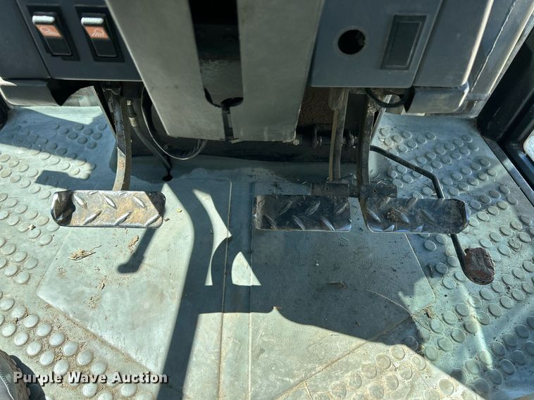 image for item EK2756 Ford 7740 Powerstar SLE MFWD tractor