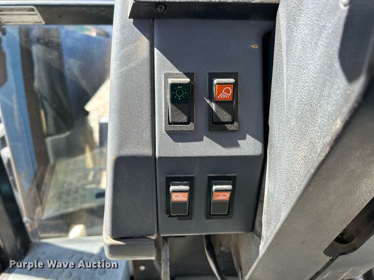 image for item EK2756 Ford 7740 Powerstar SLE MFWD tractor