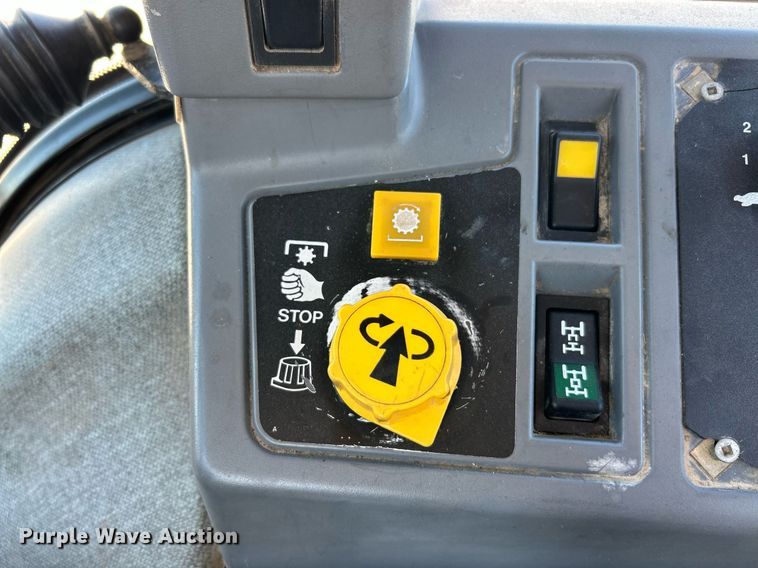 image for item EK2756 Ford 7740 Powerstar SLE MFWD tractor