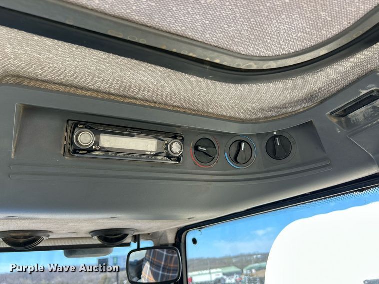 image for item EK2756 Ford 7740 Powerstar SLE MFWD tractor