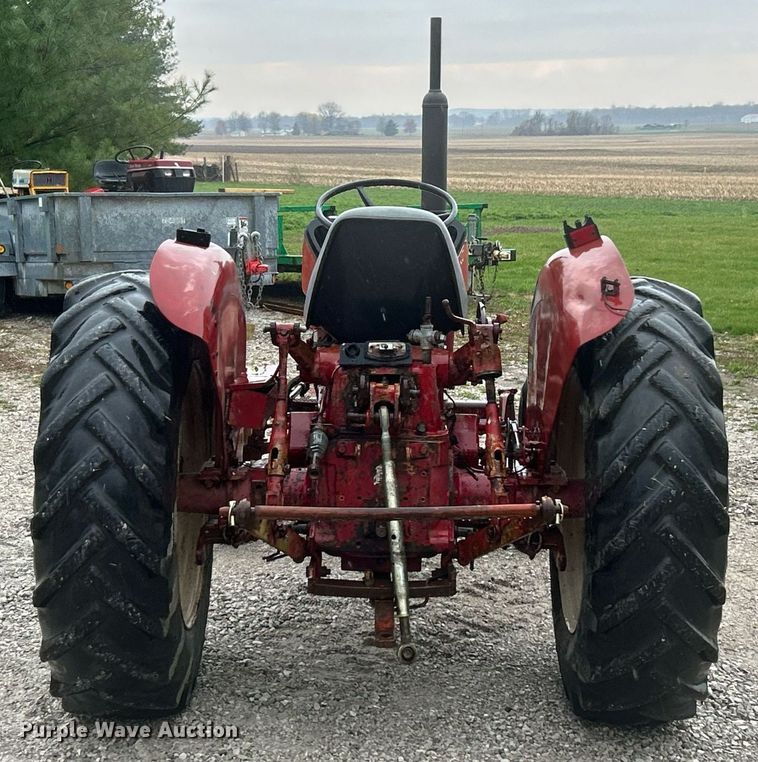 image for item EK2806 International 384 tractor