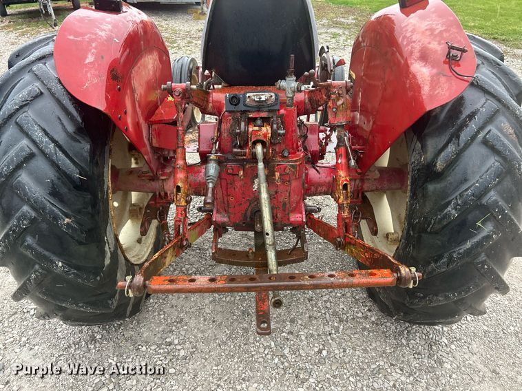 image for item EK2806 International 384 tractor