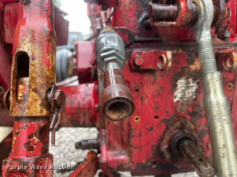 image for item EK2806 International 384 tractor