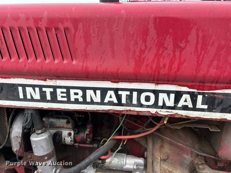 image for item EK2806 International 384 tractor