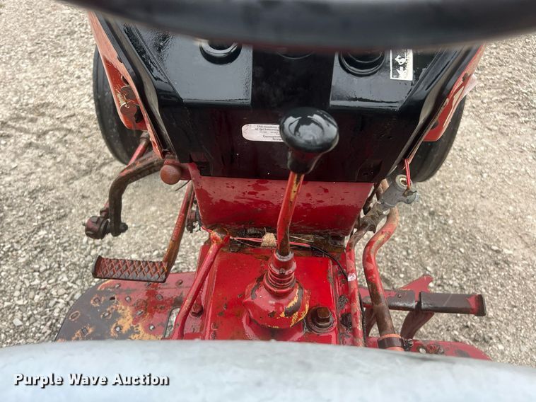 image for item EK2806 International 384 tractor