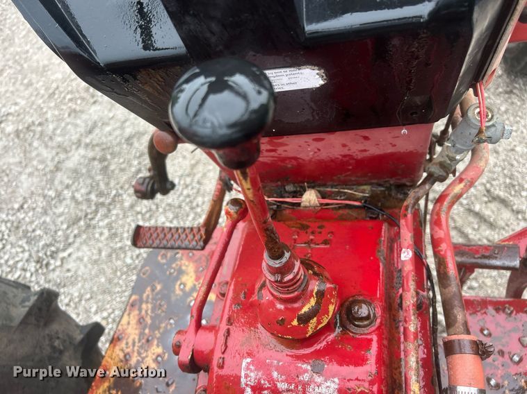 image for item EK2806 International 384 tractor