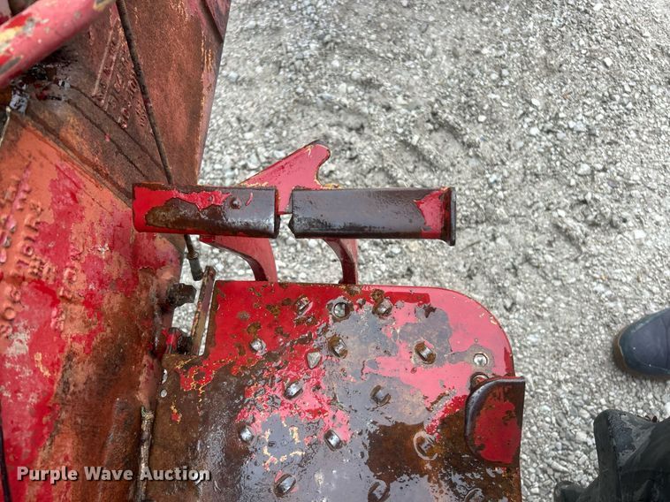 image for item EK2806 International 384 tractor