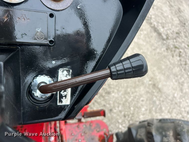 image for item EK2806 International 384 tractor